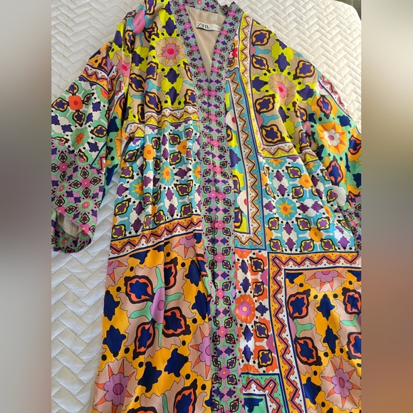 Zara Colorful Floral Kimono Robe - Picture 4 of 12
